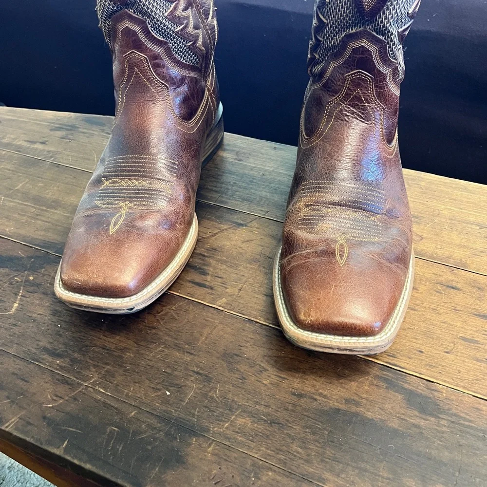 Ariat Brown Western Boots with Intricate Stitching - Picture 2 of 9
